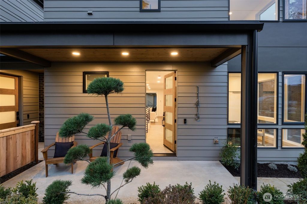 Photo of 11415 NE 91st Street, Kirkland, WA 98033 (MLS # 2488967)