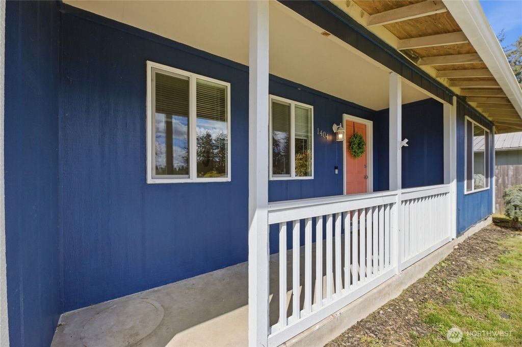 Photo of 1404 Natalie Court, Steilacoom, WA 98388 (MLS # 2506927)