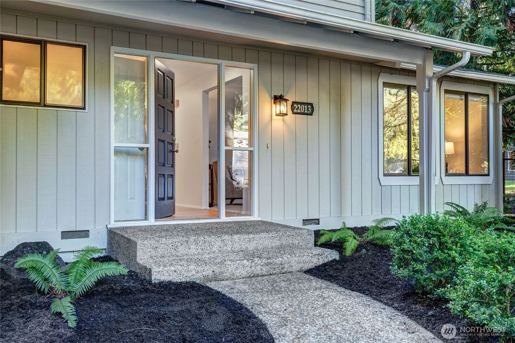 Photo of 22013 SE 33rd Street, Sammamish, WA 98075 (MLS # 2463591)