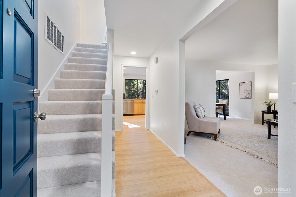 Photo of 22013 SE 33rd Street, Sammamish, WA 98075 (MLS # 2463591)