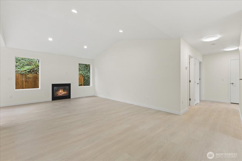 422 E Titus