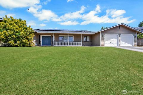 Photo of 9018 Andes Court SE, Yelm, WA 98597 (MLS # 2530739)