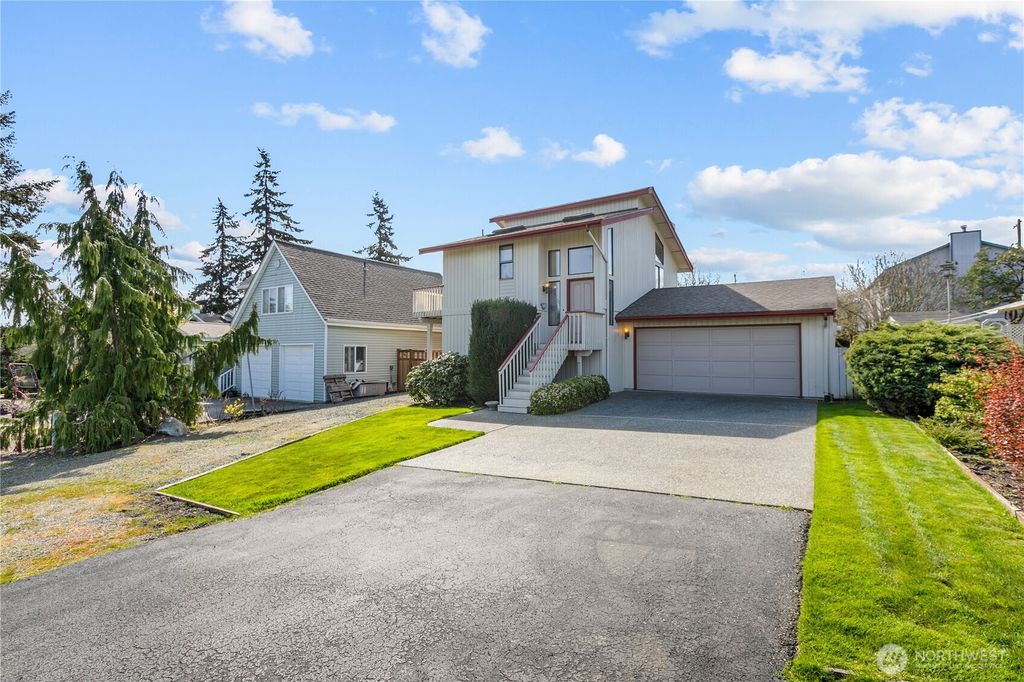 Photo of 1211 31st Street, Anacortes, WA 98221 (MLS # 2486403)