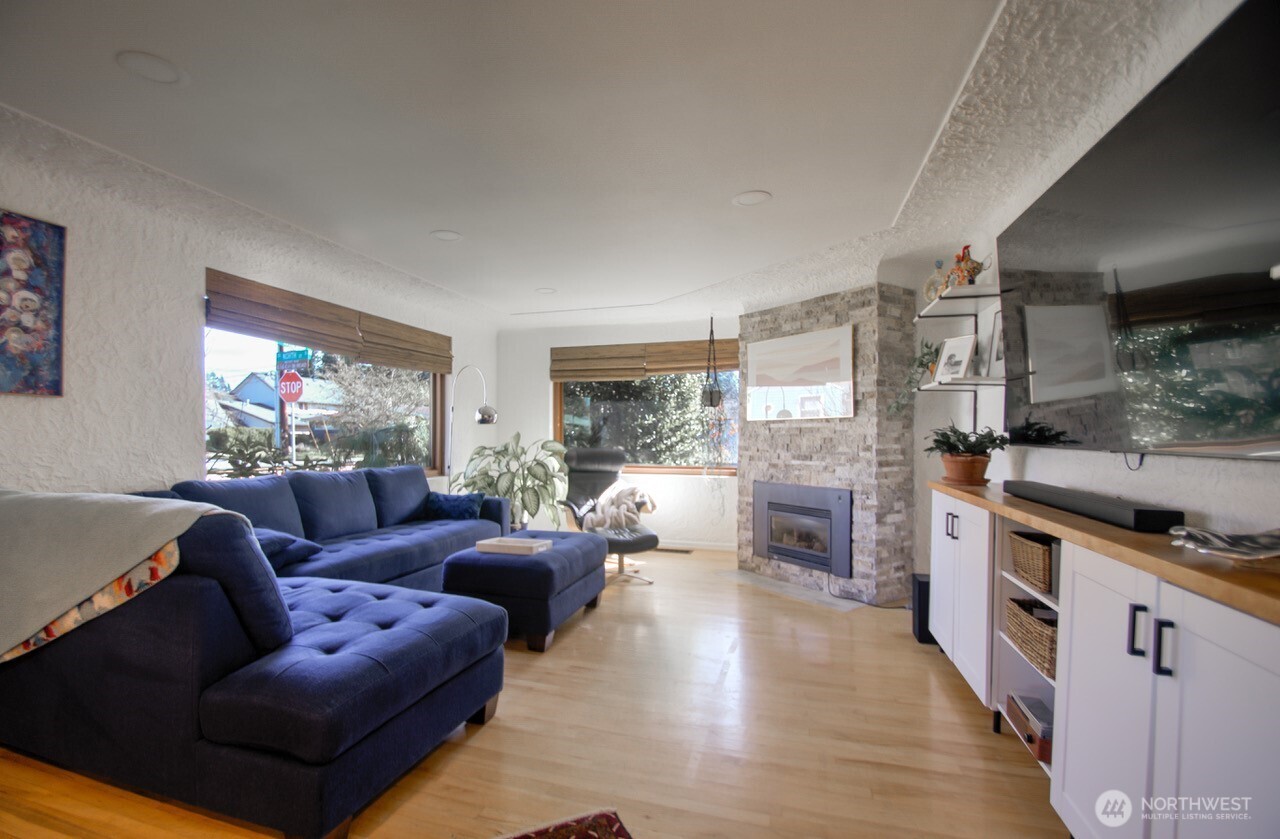 3405 Hawthorne Place SE