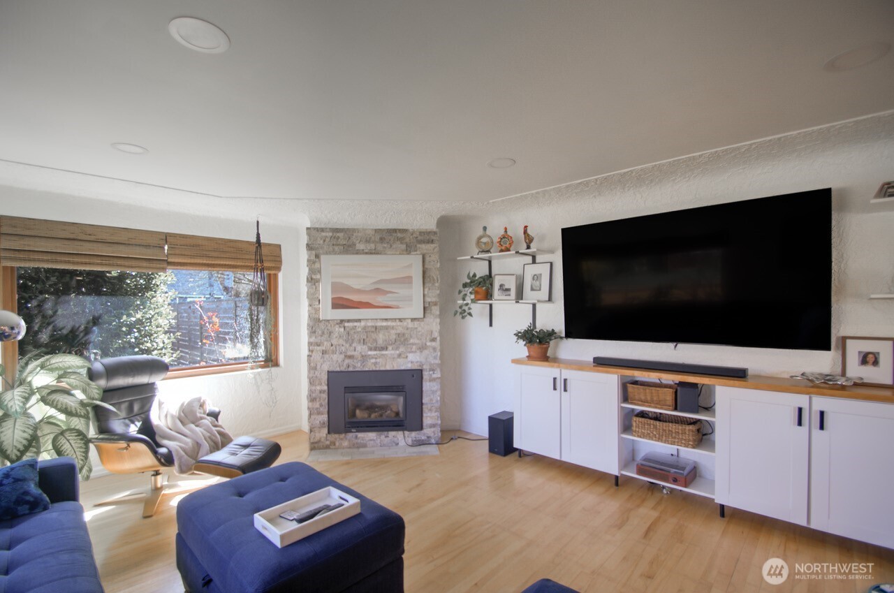 3405 Hawthorne Place SE