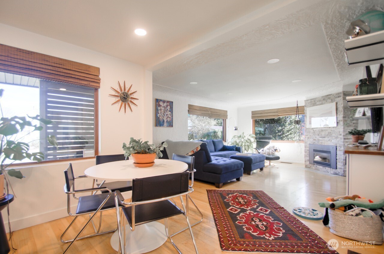 3405 Hawthorne Place SE