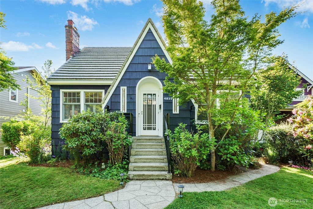 Photo of 4537 46th Avenue SW, Seattle, WA 98116 (MLS # 2376391)