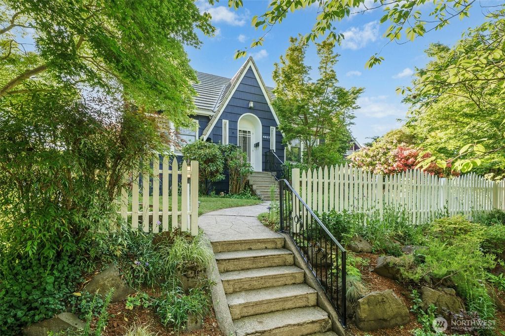 Photo of 4537 46th Avenue SW, Seattle, WA 98116 (MLS # 2376391)