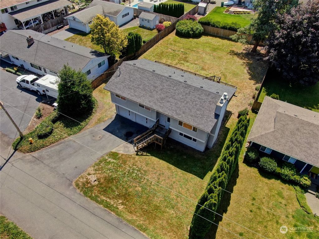Photo of 11447 SE 87th Street, Newcastle, WA 98056 (MLS # 2131841)