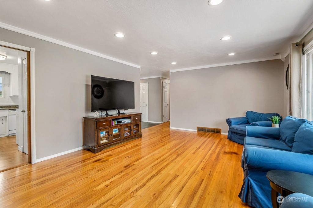 Photo of 14054 6th Avenue S, Burien, WA 98168 (MLS # 2148483)