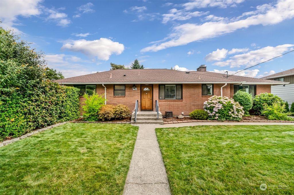 Photo of 14054 6th Avenue S, Burien, WA 98168 (MLS # 2148483)