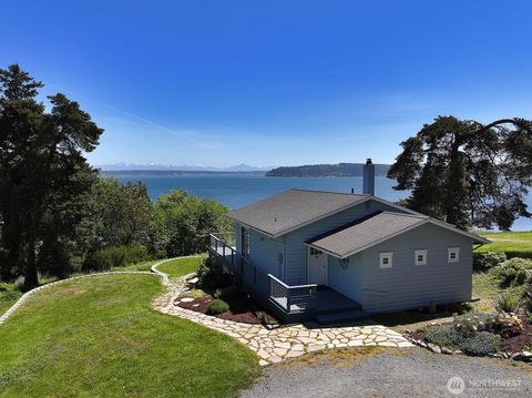 Photo of 2977 North Bluff Road, Greenbank, WA 98253 (MLS # 2517482)