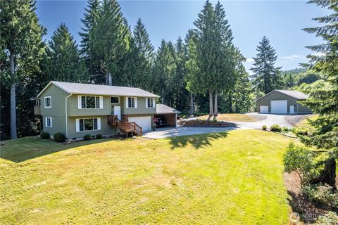 Photo of 175 Beemon Drive, Longview, WA 98632 (MLS # 2392924)