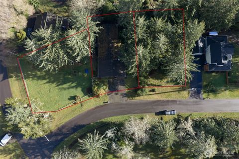 Photo of 810 Discovery Avenue SE, Ocean Shores, WA 98569 (MLS # 2491342)