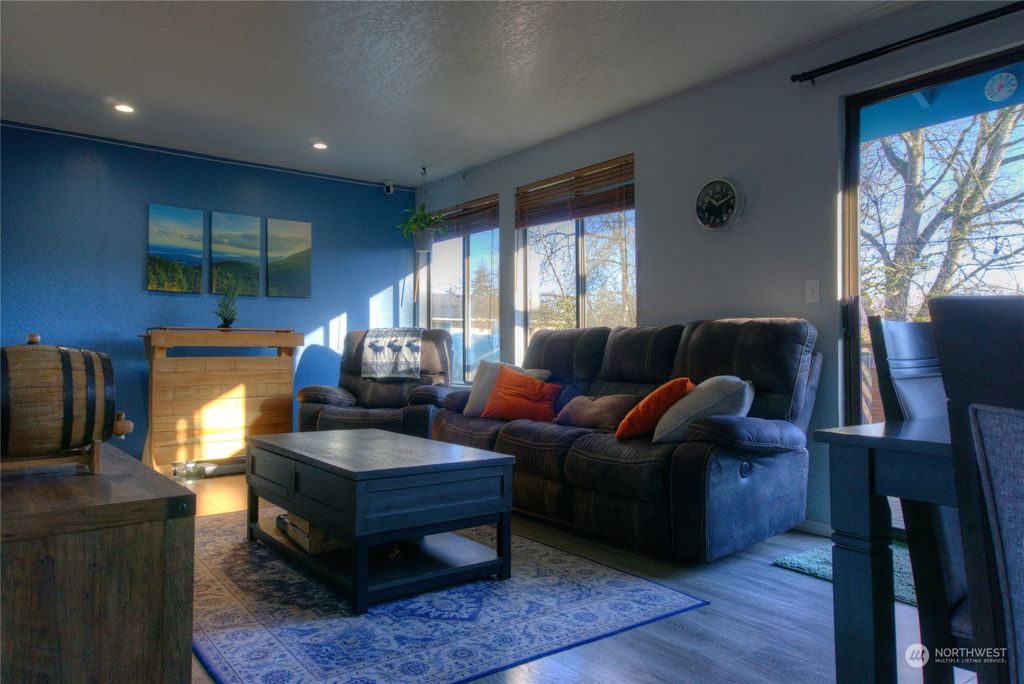 Photo of 10401 11th Place SE, Lake Stevens, WA 98258 (MLS # 2193392)