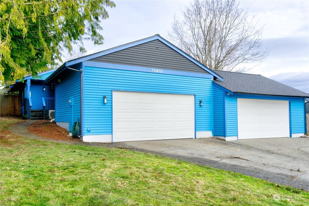 Photo of 10401 11th Place SE, Lake Stevens, WA 98258 (MLS # 2193392)