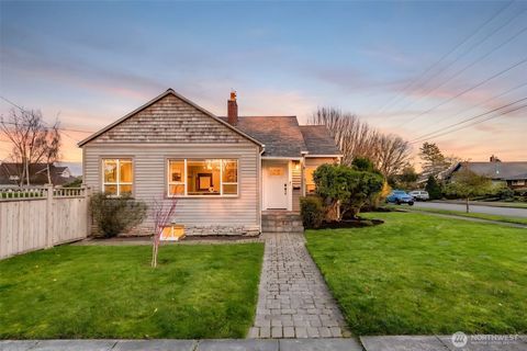 Photo of 819 K Avenue, Anacortes, WA 98221 (MLS # 2496130)