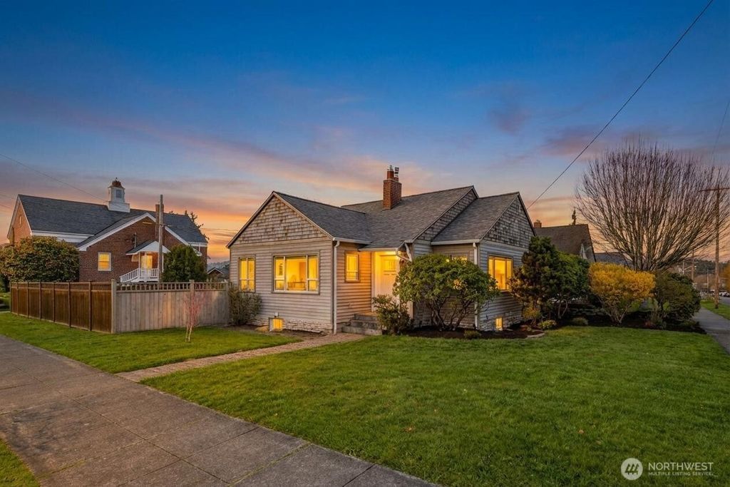 Photo of 819 K Avenue, Anacortes, WA 98221 (MLS # 2496130)