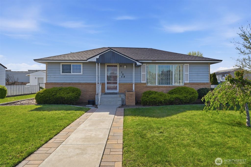 Photo of 128 N Wehe Avenue, Pasco, WA 99301 (MLS # 2512219)