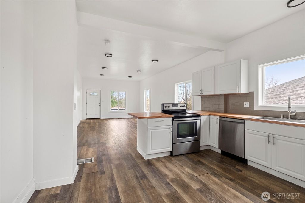Photo of 112 Kennebeck Avenue S, Kent, WA 98030 (MLS # 2428833)
