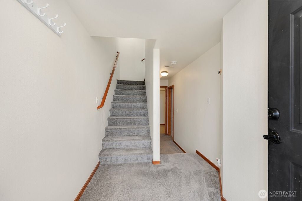 Photo of 1132 Chestnut Court, Everett, WA 98201 (MLS # 2486798)