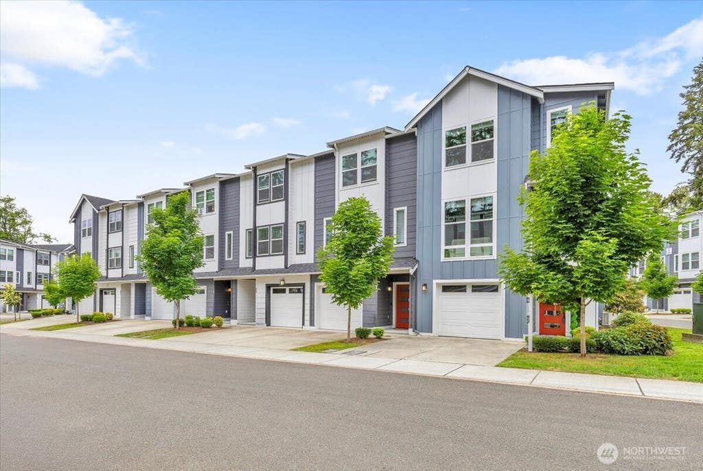 Photo of 13717 Admiralty Way #H5, Lynnwood, WA 98087 (MLS # 2535295)