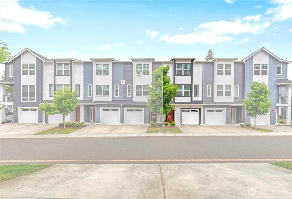 Photo of 13717 Admiralty Way #H5, Lynnwood, WA 98087 (MLS # 2535295)