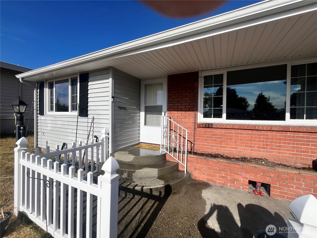Photo of 1821 N Bennett Street, Tacoma, WA 98406 (MLS # 2551592)