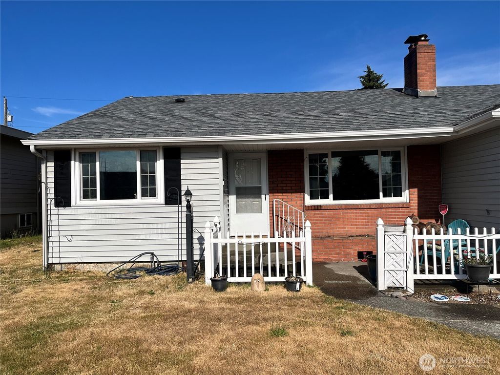 Photo of 1821 N Bennett Street, Tacoma, WA 98406 (MLS # 2551592)