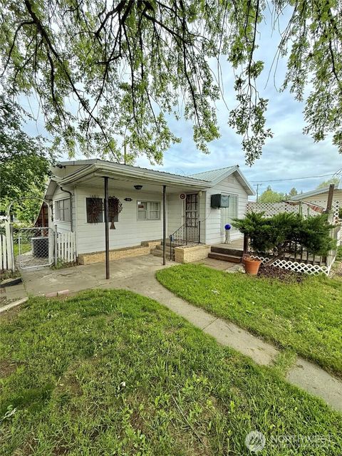318 Birch St S, Omak, WA 98841 - MLS#: 2273233