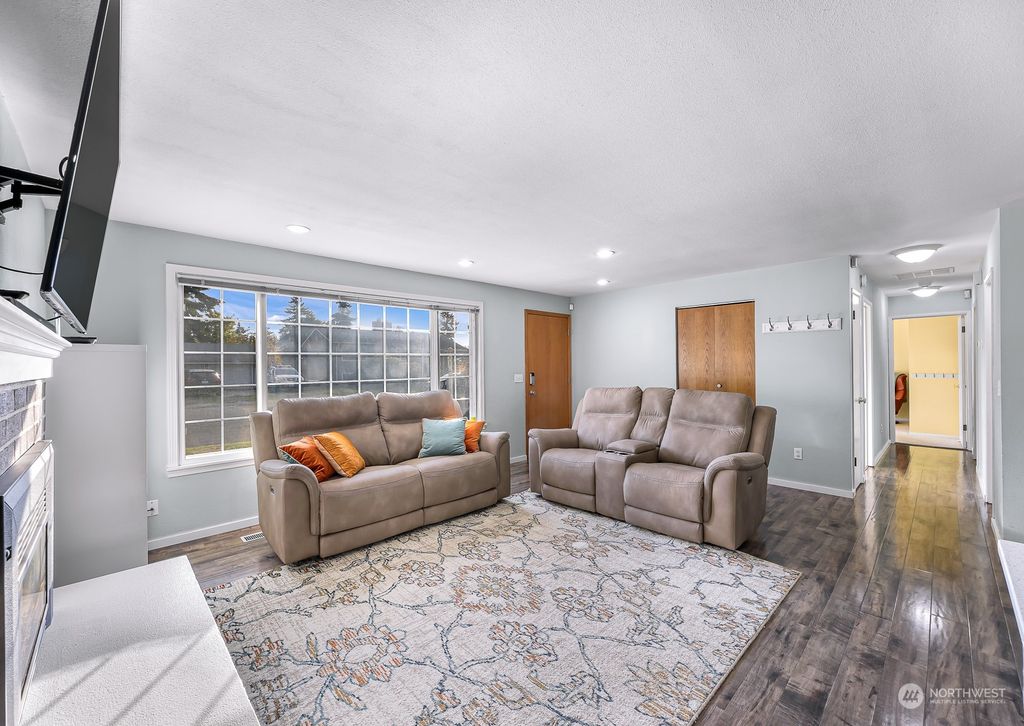 Photo of 24033 13th Place S, Des Moines, WA 98198 (MLS # 2303964)