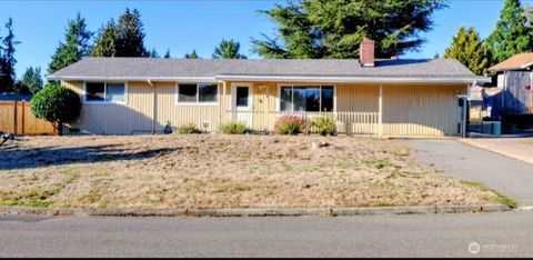 Photo of 613 S 318th Place, Federal Way, WA 98023 (MLS # 2453489)