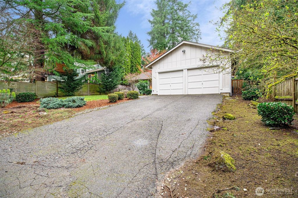 Photo of 11312 39th Avenue NE, Seattle, WA 98125 (MLS # 2495469)