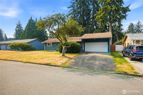 Photo of 608 24th Street SE, Auburn, WA 98002 (MLS # 2566033)