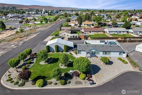 Photo of 307 Hilltop Circle, Ephrata, WA 98823 (MLS # 2516951)