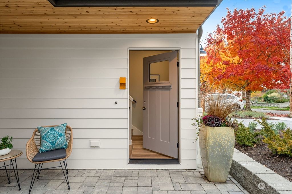 Photo of 516 B N 61st Street, Seattle, WA 98103 (MLS # 2177424)