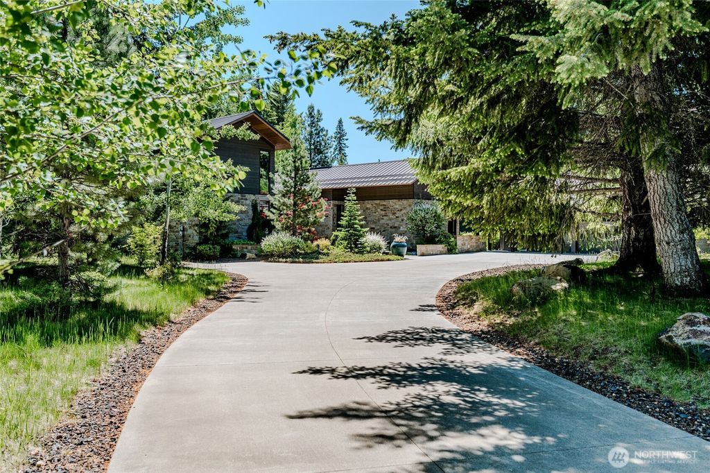 Photo of 260 Blue Flame Lane, Cle Elum, WA 98922 (MLS # 2520885)