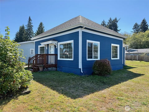 Photo of 1304 5th Street, Cosmopolis, WA 98537 (MLS # 2585440)