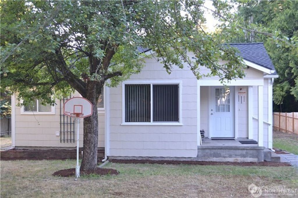 Photo of 18705 80th Avenue NE, Kenmore, WA 98028 (MLS # 2467086)