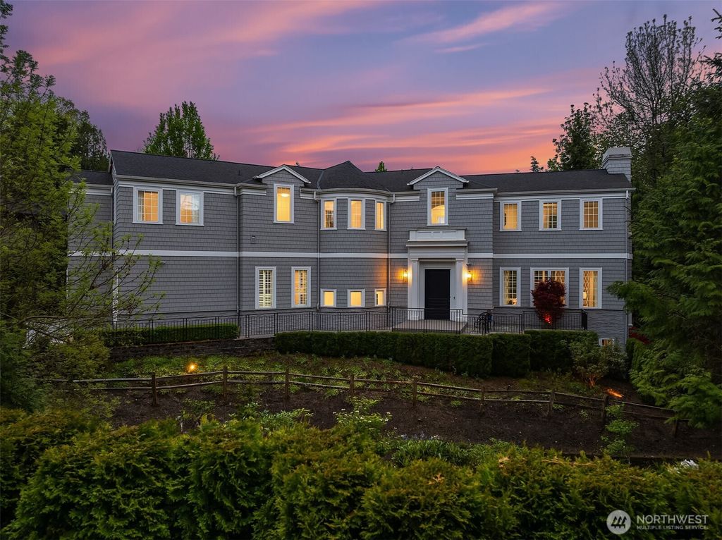 Photo of 8105 Overlake Drive W, Medina, WA 98039 (MLS # 2508371)