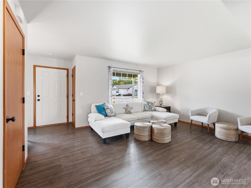 123 NW Porters Court