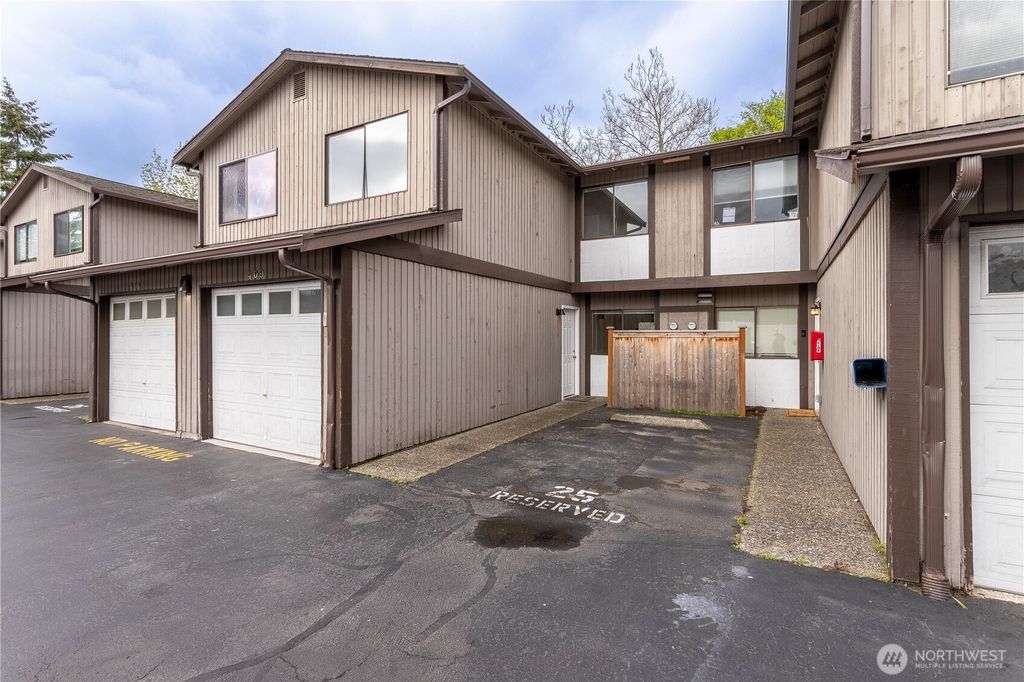 Photo of 303 SW 112th Street #D409, Seattle, WA 98146 (MLS # 2411242)