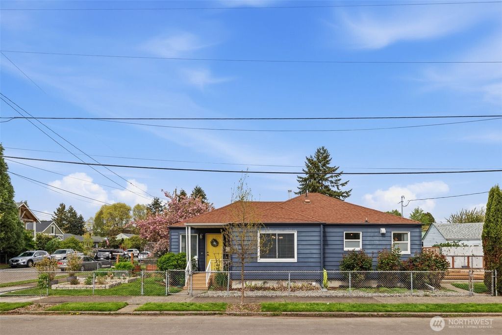 Photo of 544 Whitworth Avenue S, Renton, WA 98057 (MLS # 2516050)