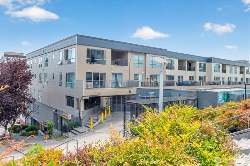 321 10th Avenue S 710