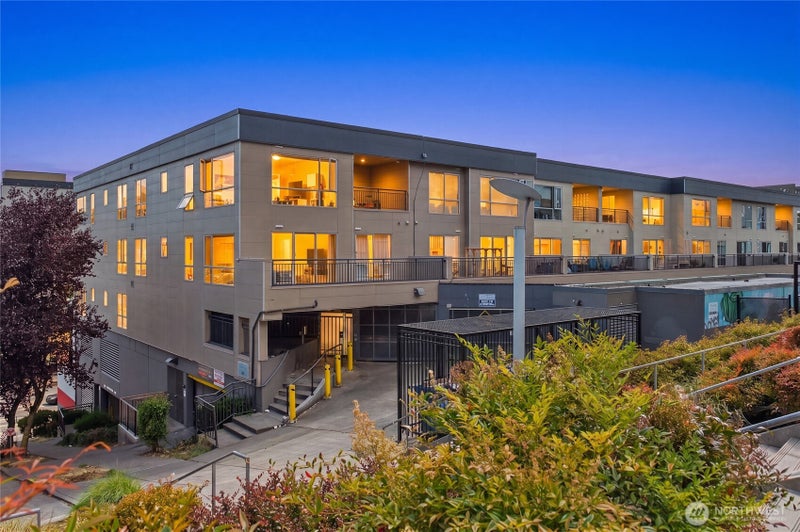 321 10th Avenue S 710