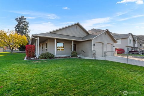 Photo of 537 Chrisand Lane, Wenatchee, WA 98801 (MLS # 2452400)