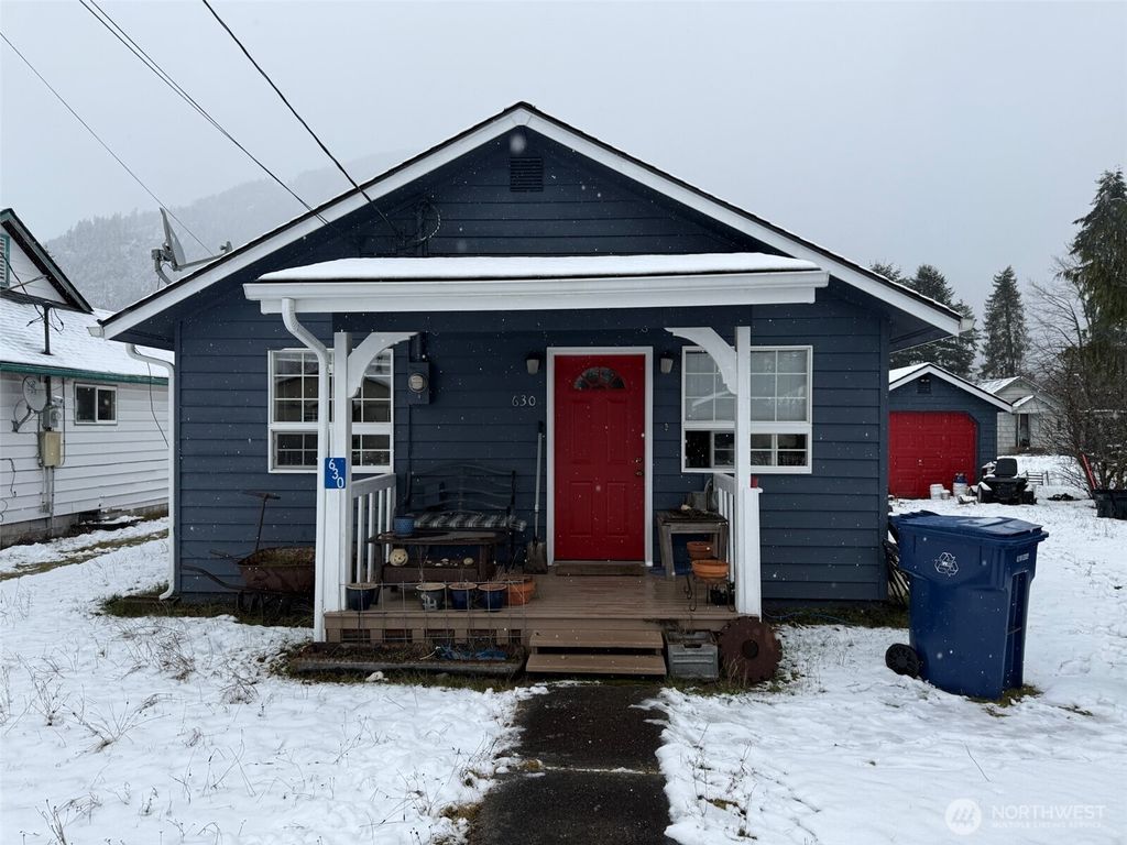 Photo of 630 Emens Avenue S, Darrington, WA 98241 (MLS # 2352945)