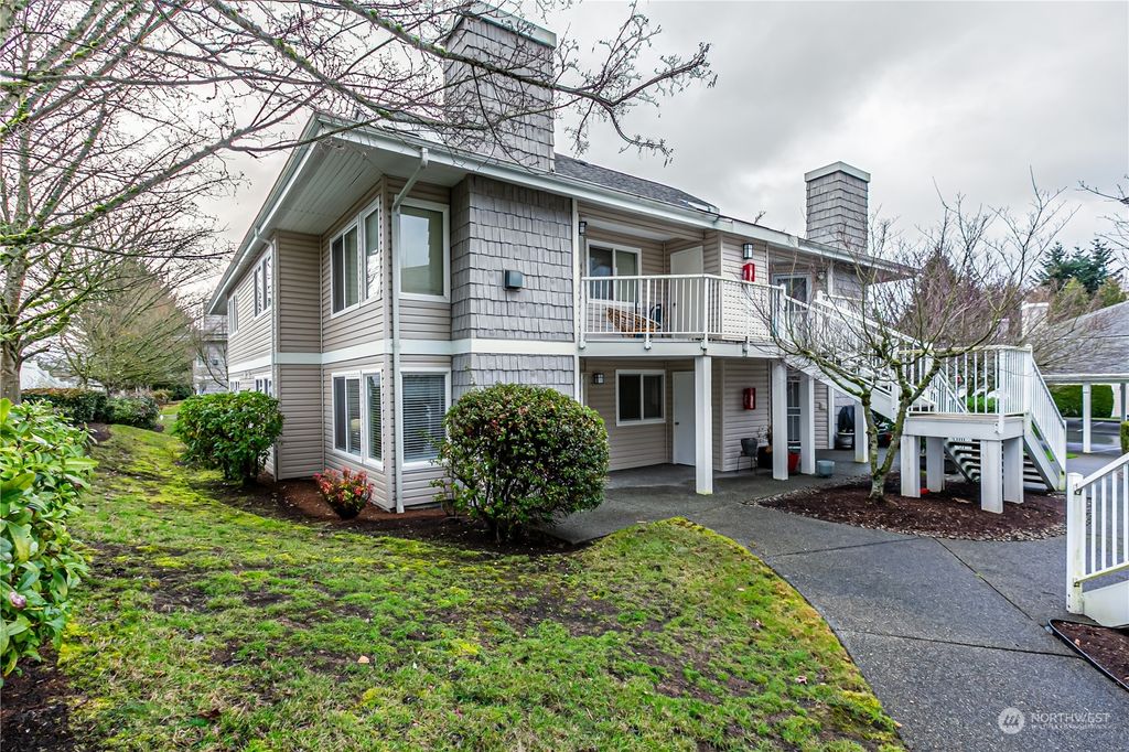 Photo of 11130 SE 208th Street #G104, Kent, WA 98031 (MLS # 2209935)