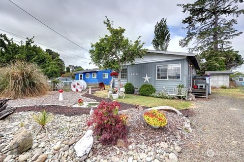 Photo of 1519 Washington Avenue N, Long Beach, WA 98631 (MLS # 2078136)