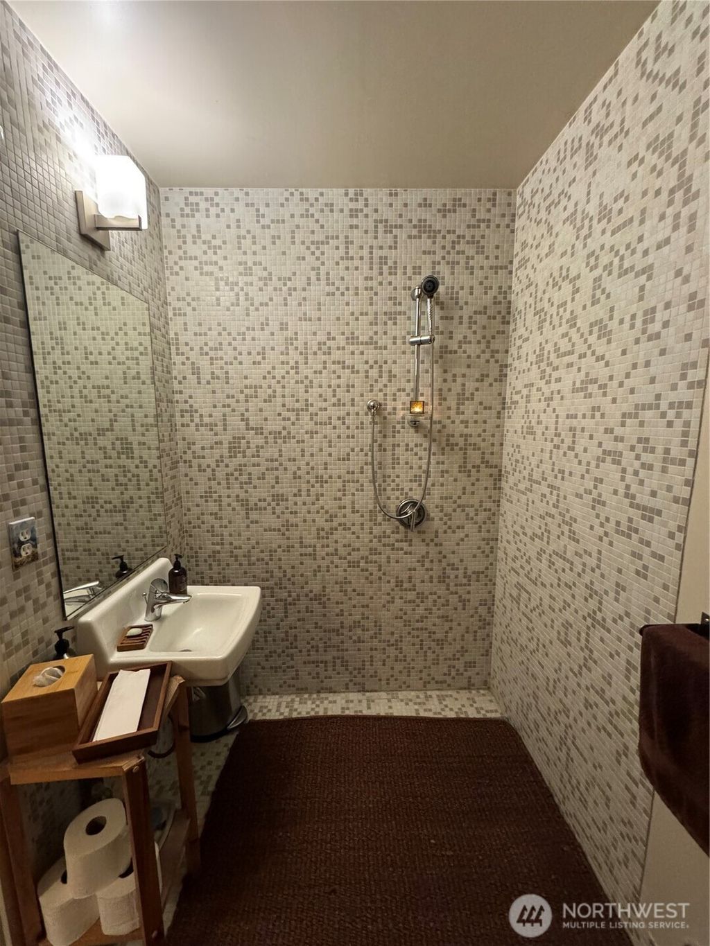 listing image 9367933322341282094
